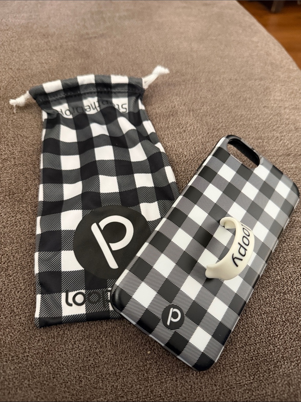 Loopy Black & White Buffalo Plaid Phone Case iPhone 6/7/8 SE like new